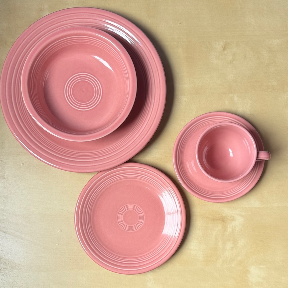 Fiesta Rose 5 piece placesetting (Fiestaware intro 1986 retired) pink dinnerware